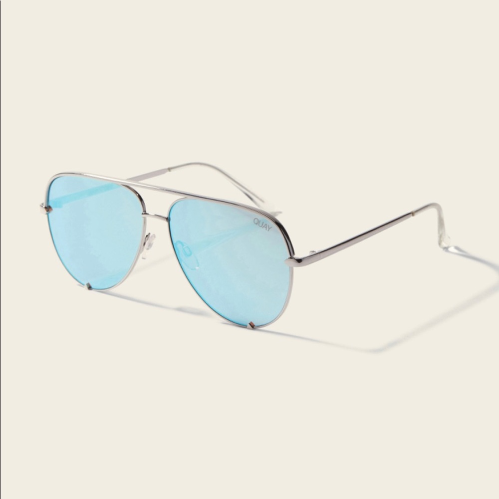 QUAYxDESI High Key Blue Aviators